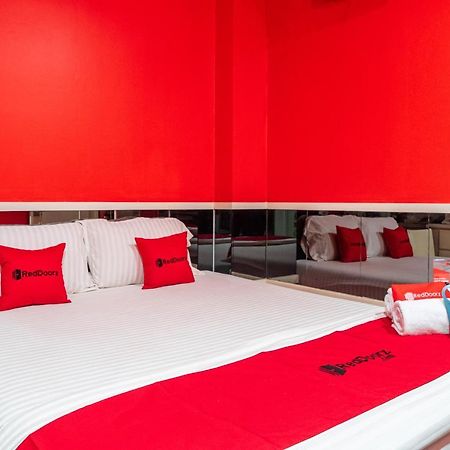 Reddoorz Plus Near Chadstone Mall Bekasi Exteriér fotografie