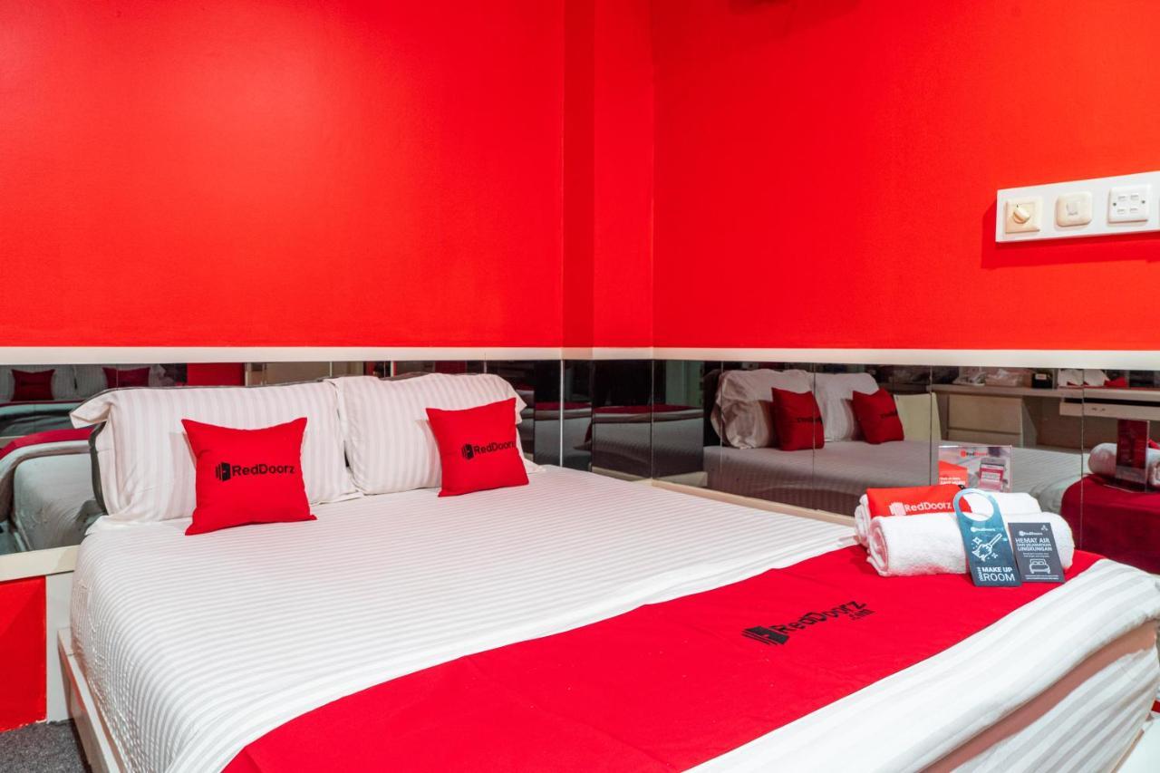 Reddoorz Plus Near Chadstone Mall Bekasi Exteriér fotografie