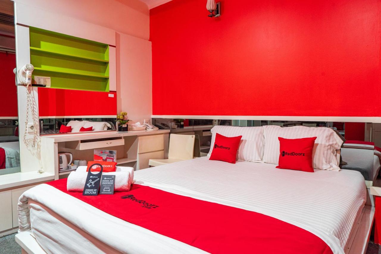 Reddoorz Plus Near Chadstone Mall Bekasi Exteriér fotografie